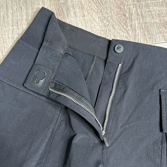 LULULEMON Black Relaxed Fit Super High-Rise Cargo Short Women’s - Picture 5 of 7